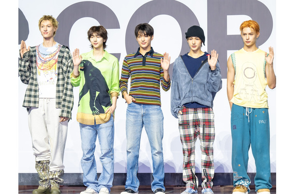 “BTS＆TXTの弟グループ”「CORTIS」、ついにデビュー！華々しいショーケースで夢を実現「ワクワクする」