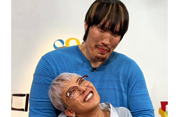 G-DRAGONの「笑ってはいけない誕生日パーティー」で“218cm”チェ・ホンマンがバックハグ！【PHOTO】
