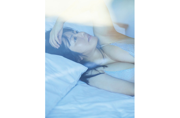 磯山さやか『デビュー25周年写真集』©須藤敬一/講談社