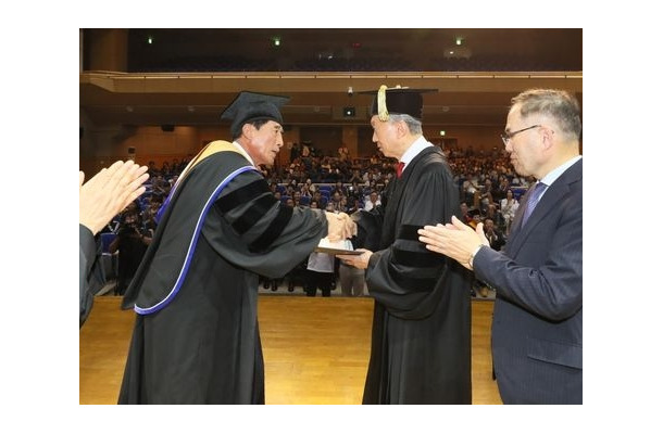 鳩山由紀夫元首相、韓国大学から名誉博士号を授与　「日本の生きた良心」と現地メディア紹介