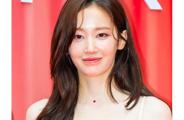 “極限シースルー”であらわになった美肉体　大谷翔平出場試合で始球式を務めた韓国女優のオーラ【PHOTO】