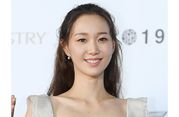 恋人との死別を乗り越えた女優イ・ユヨン、娘出産を経て9月にウェディングマーチ