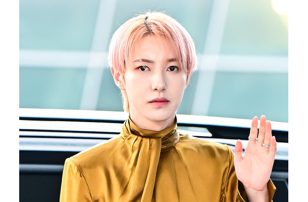 NCT DREAM・ロンジュン、ラグジュアリーな空港ファッション披露！「全方位完璧」【PHOTO】