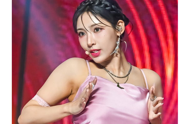 破壊力満点のボリューム…LIGHTSUM・チョウォン、眩しすぎる大胆ショット！次期“女神”へ【PHOTO】