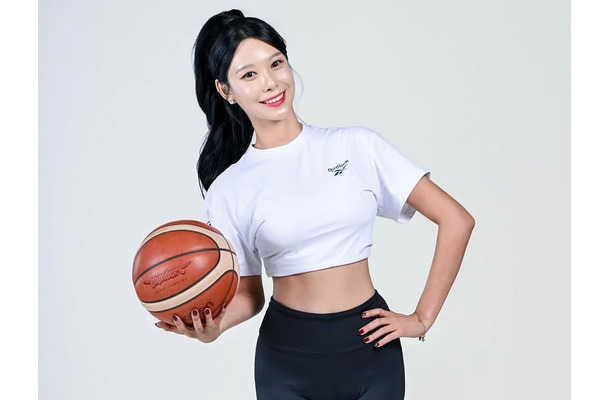 韓国チアガール、ざっくり開いた“視線強奪ウェア”でファンを一網打尽に「海の女神だ…」「本当に美しい」【PHOTO】