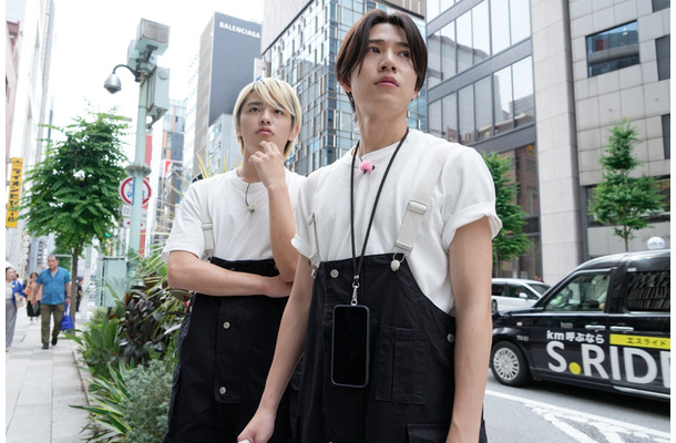左から）篠塚大輝、橋本将生『タイムレスマン』（C）フジテレビ