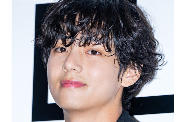 「爽快なもの、必要じゃない？」BTS・V、「コカ・コーラ ゼロ」をグビっと飲み干す新CM公開