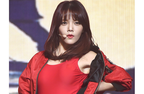 夜道にそんな格好で大丈夫？いじめ問題で脱退した元K-POPアイドル、“ほぼ見せてる”ランニングSHOT【PHOTO】