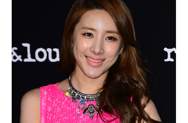 38歳で“1000万円結婚式”も、たった7カ月で超速離婚…韓国元アイドル歌手が歩む新たな道