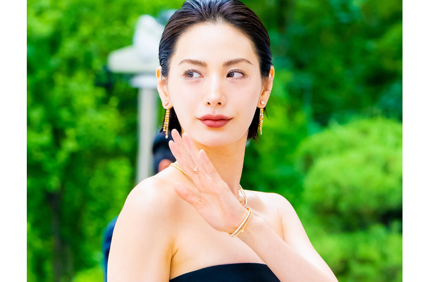「世界で最も美しい顔」1位に選ばれたナナがソロ歌手デビューへ！芸能活動16年目で臨む新境地