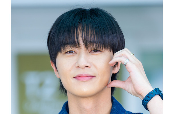 俳優パク・ソジュン、共演女優と海辺で初々しい恋！新ドラマ『ギョンドを待ちながら』写真公開