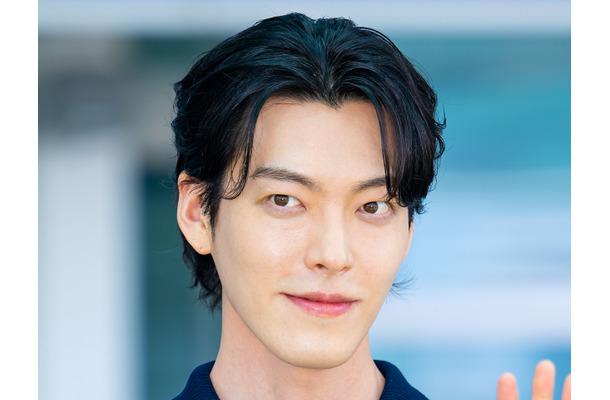 俳優キム・ウビン、モデル出身らしい高級感溢れる表紙の主人公に！余裕のある表情に惚れ惚れ【PHOTO】