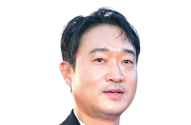 『トッケビ』『インサイダーズ』出演俳優チョ・ウジンの父が逝去、悲しみに包まれながら弔問客対応
