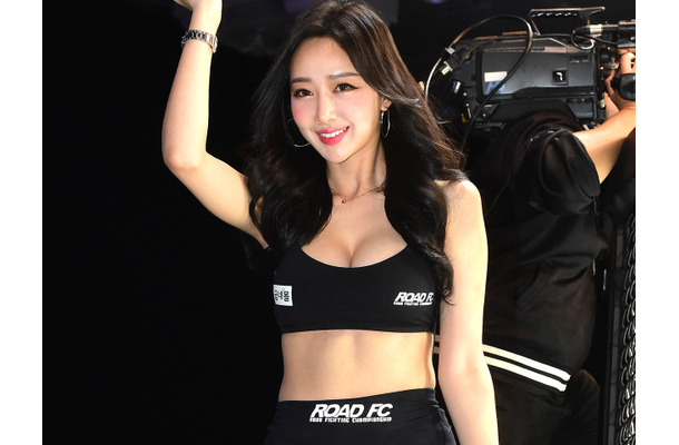 生前はレースクイーンやラウンドガールとして人気も…突然この世を去った韓国女性モデル、1周忌