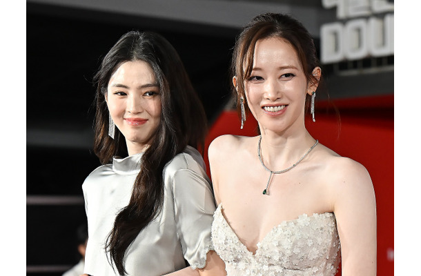 “過激ドレス”の女優が次々と登場した釜山のレッドカーペットで…露出のなさで注目を浴びたハン・ソヒ