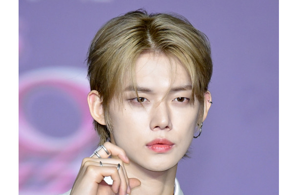 TXT・ヨンジュン、どこまでもクール！ノースリーブ姿で洗練された感性を披露「イケ散らかしてる」【PHOTO】