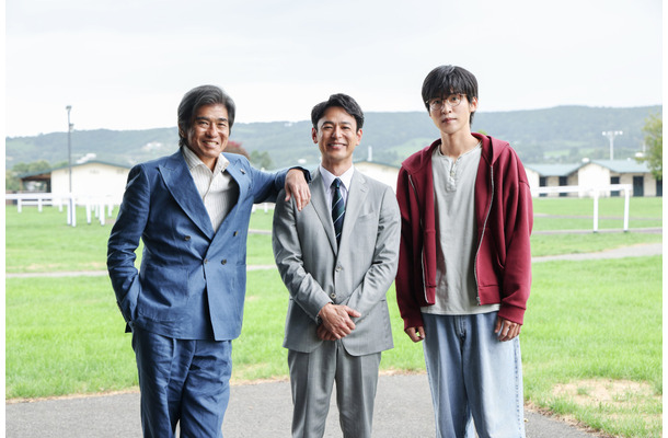 左から佐藤浩市、妻夫木聡、目黒蓮。©TBSスパークル / TBS