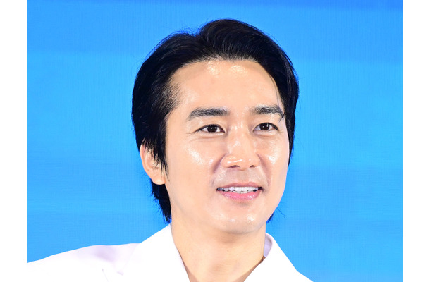“韓流四天王第2世代”俳優ソン・スンホン、亡くなった母に温かいメッセージ「痛みのない場所で…」