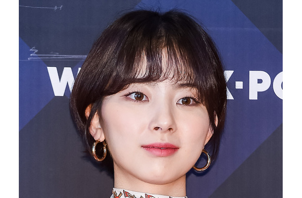 不慮の交通事故でメンバーを亡くしたK-POPグループの“末っ子”、結婚を発表！純白のドレス姿が話題
