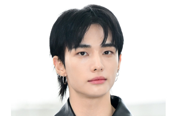 Stray Kids・ヒョンジン、オールバックで破壊力抜群の強烈な魅力を披露「造形が美しい」【PHOTO】