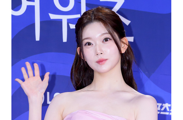 日本人K-POPアイドル・ツキ、紐トップス着た思い切った肌見せが話題！可憐で艶やかな姿【PHOTO】