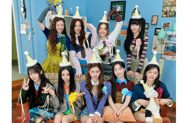 TWICE、“デビュー10周年”を祝うパーティームード全開！スペシャルALコンセプトフォト公開