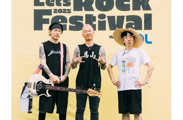 日本のフェスで旭日旗引き裂き→国歌熱唱パフォ見せた韓国バンド、途中合流のベーシストが脱退「健康問題と個人事情で」