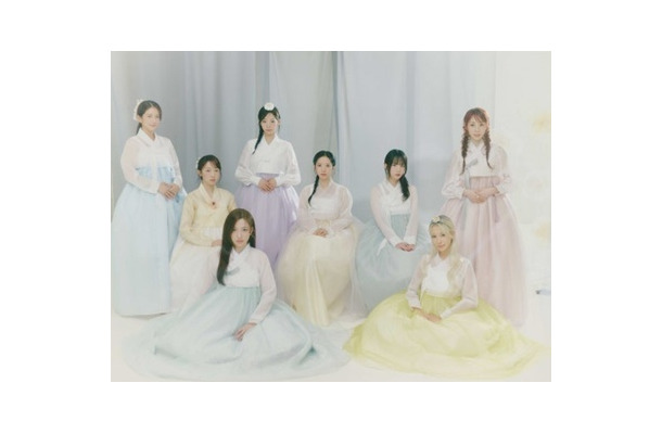 K-POPガールズグループ、メンバー全員の韓服姿でファンに挨拶