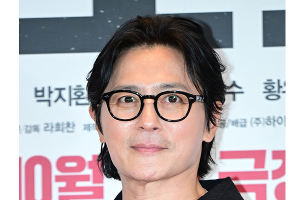 “韓流四天王”俳優チャン・ドンゴン、依然としてハンサムな姿で虜に！近況が突如公開【PHOTO】