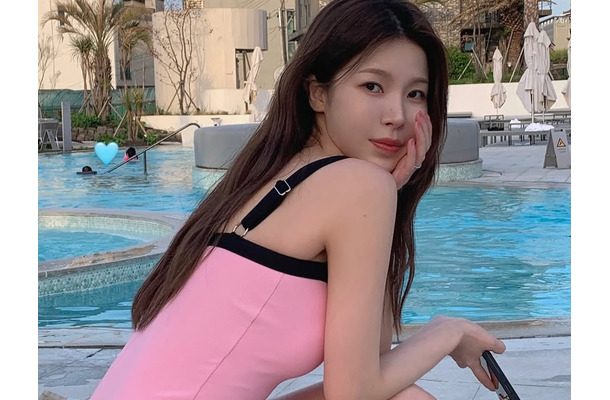 北朝鮮生まれの脱北女優、魅力バツグンのキス顔SHOTでファンを虜に「惚れちゃう…」「ラブです」【PHOTO】