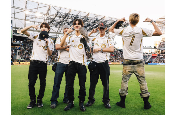 CORTIS、LAFCホーム戦に登場！ソン・フンミンの本拠地で韓国アーティスト初の偉業を達成