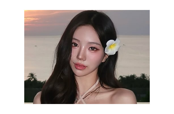 圧巻のド迫力ボリューム！“aespa・カリナ似”の韓国モデル、ピンクのスイムウェアで沖縄の海に降臨【PHOTO】