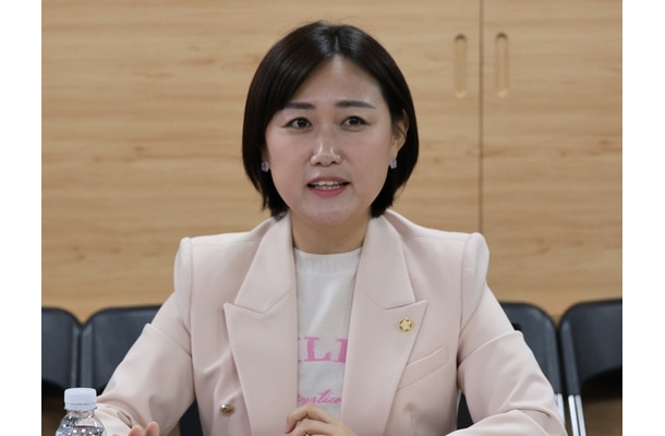 生徒からは脅迫、保護者からはクレーム…死人が出るほど過酷な韓国の教師、業務時間がOECD加盟国最多に