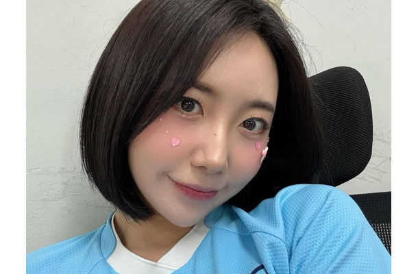 太ももの98％があらわ…韓国の美人チアガール、短すぎるスリット衣装で視線強奪「最強のスタイルだ！」【PHOTO】