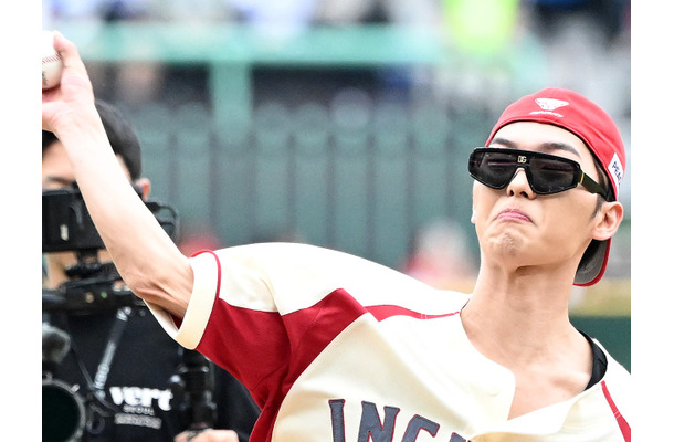 韓国お騒がせ俳優の“暴投”始球式、議論は収まらず…ついに子供の母親まで登場「ぞっとする」