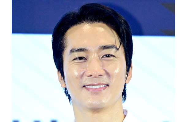 “韓流四天王第2世代”俳優ソン・スンホン、義理堅さが芸能界で噂に！ファンの結婚式に参加の美談も