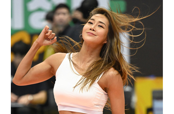40代と思えない肉体美とバキバキ腹筋！韓国チアガールの“彫刻級”レギンスSHOTにファン虜【PHOTO】