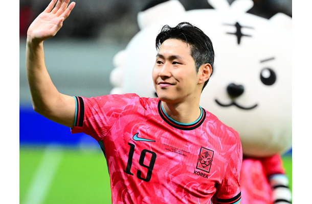 ”親友”久保建英ら抑え韓国人選手3人目の受賞！イ・ガンイン、自身初のアジア年間最優秀国際選手に輝く