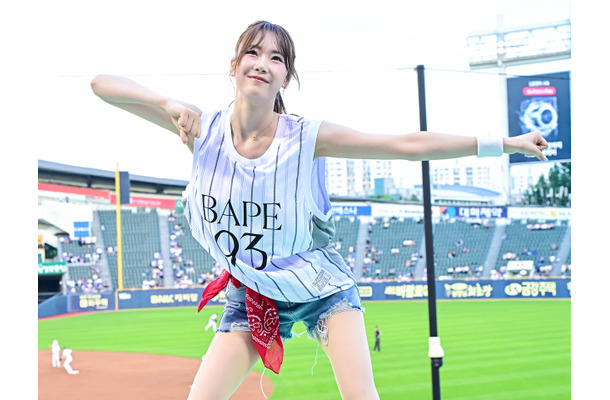 えっ、美人が2人も…？前職アイドル→韓国プロ野球で人気の日本人チア、キュートなプリクラSHOTを披露【PHOTO】