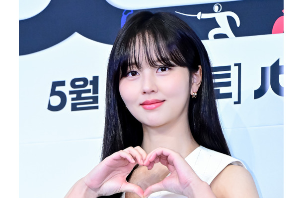 『太陽を抱く月』名子役キム・ソヒョン（26）、肩出しワンピ姿で洗練された美しさ披露【PHOTO】