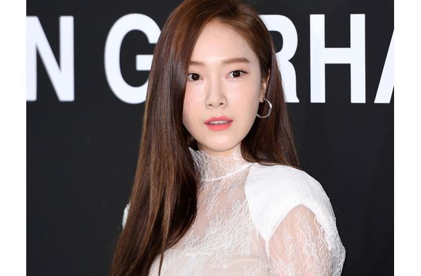 見えるというより見せてる?元少女時代・ジェシカ、“アンダーウェアくっきり”の薄手トップスで魅了【PHOTO】