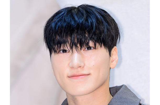 来日SHOTも!ATEEZ・サン、“爆イケ”アイドルからオフは恋人感満載に「ときめきでAEDになれる」【PHOTO】