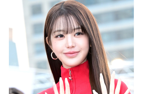 「脚なっが!」IVE・ウォニョン、“ミニスカ美脚”に視線集中…スポーティルックでイベントに登場【独自写真】