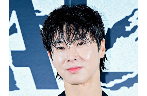 東方神起・ユンホ、モノクロの世界で強烈な存在感放つ！新AL最後のティザーイメージ公開