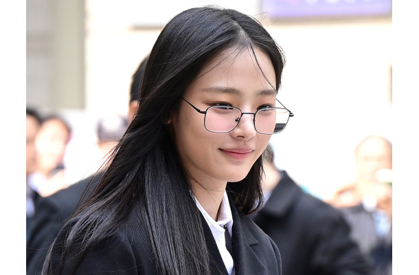 【韓国記者の目】完全敗訴でも「ADORには戻らない」NewJeans、ひとり再出発の“生みの親”ミン・ヒジン氏