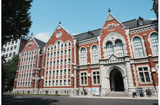 慶應義塾大学(yu_photo - stock.adobe.com)