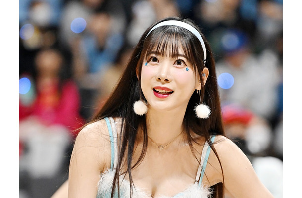 “美太もも”を大胆に丸見せ…韓国プロ野球チア、超ミニ短パンのプライベートSHOTで視線強奪【PHOTO】