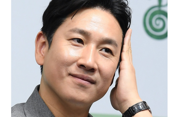 「公私を区分できなかった」『パラサイト』俳優イ・ソンギュンさんの捜査情報流出の警察官、懲役3年求刑