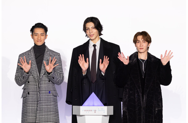 左から）Snow Man・岩本 照、ラウール、渡辺翔太