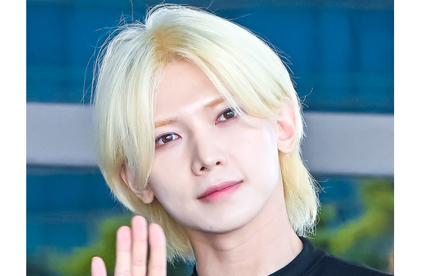 「芸術的な美しさ…」ATEEZ・ヨサン、白銀ヘアで際立つ“彫刻級”ビジュアルにファン悶絶【PHOTO】